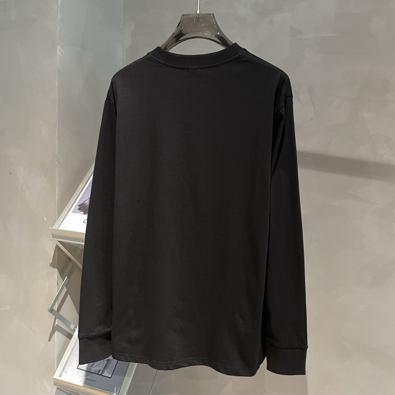 羅意威 。 LOEWE，早秋新款長(zhǎng)袖，面料采用頂級(jí)原版精梳棉面料，前印花log