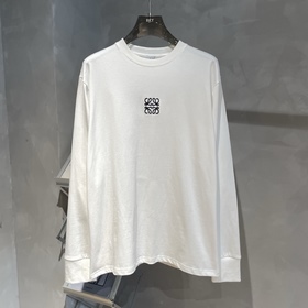羅意威 。 LOEWE，早秋新款長(zhǎng)袖，面料采用頂級(jí)原版精梳棉面料，前印花log