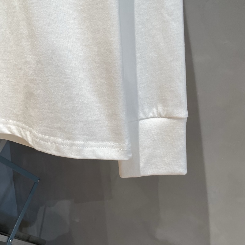 羅意威 。 LOEWE，早秋新款長袖，面料采用頂級原版精梳棉面料，前印花log