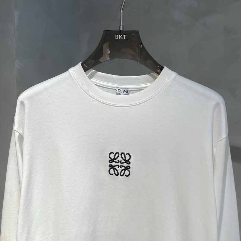 羅意威 。 LOEWE，早秋新款長袖，面料采用頂級原版精梳棉面料，前印花log