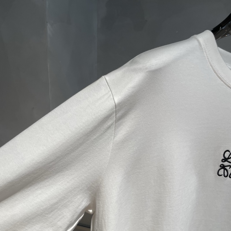 羅意威 。 LOEWE，早秋新款長袖，面料采用頂級原版精梳棉面料，前印花log