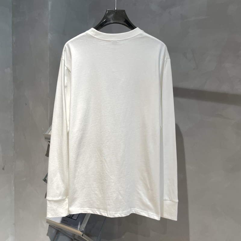 羅意威 。 LOEWE，早秋新款長袖，面料采用頂級原版精梳棉面料，前印花log