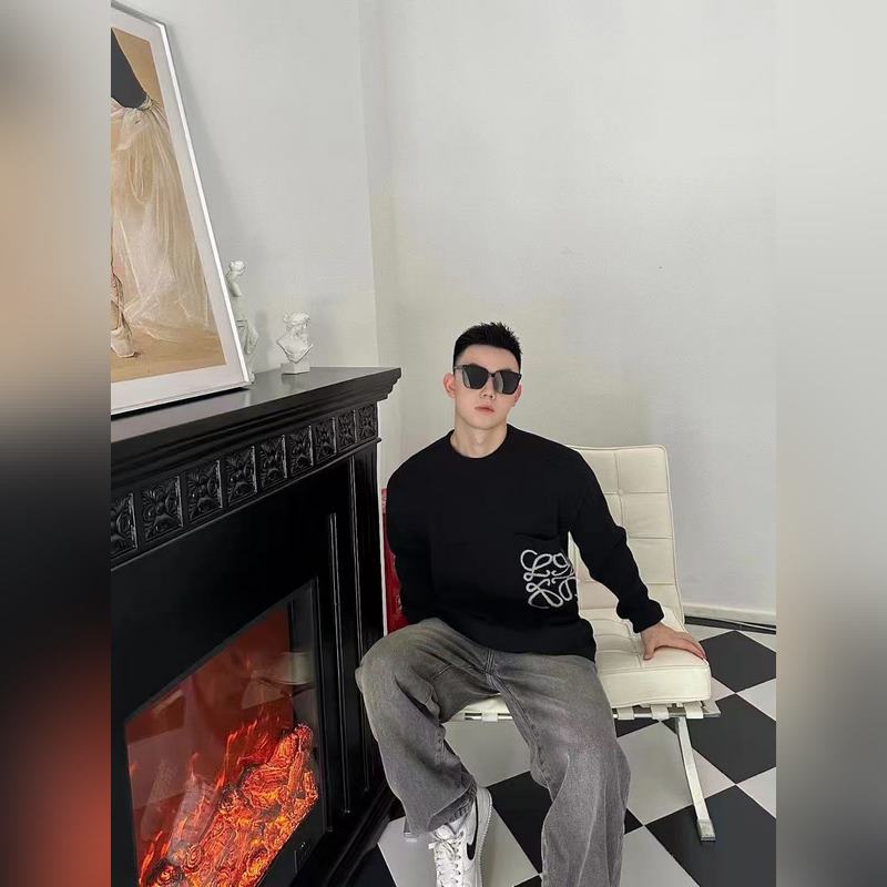 LOEWE口袋提花毛衣 面料選擇： 選用49%粘纖43%棉和少量錦綸和氨綸織成。