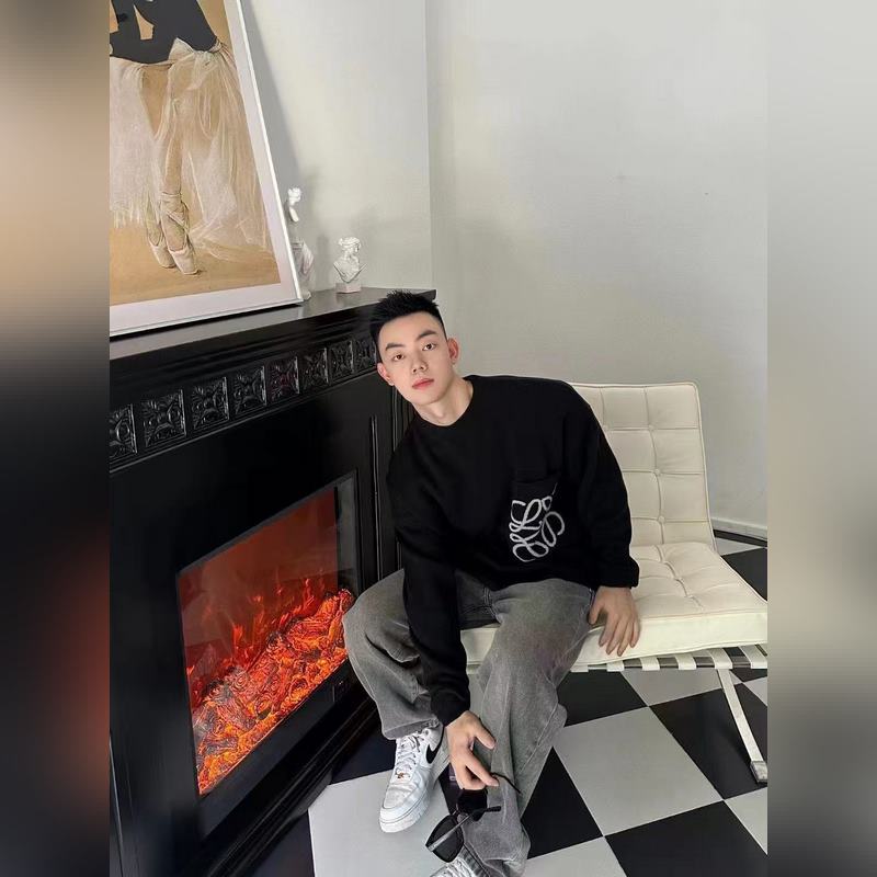 LOEWE口袋提花毛衣 面料選擇： 選用49%粘纖43%棉和少量錦綸和氨綸織成。