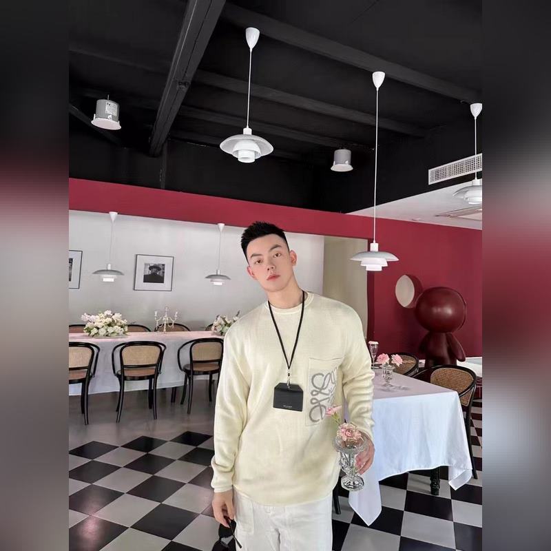 LOEWE口袋提花毛衣 面料選擇： 選用49%粘纖43%棉和少量錦綸和氨綸織成。