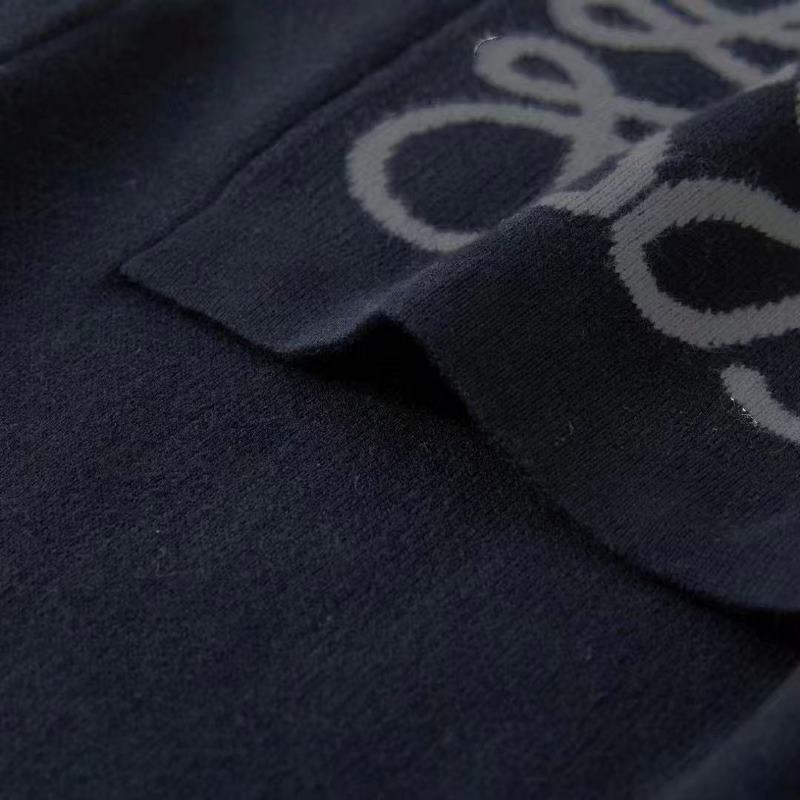 LOEWE口袋提花毛衣 面料選擇： 選用49%粘纖43%棉和少量錦綸和氨綸織成。