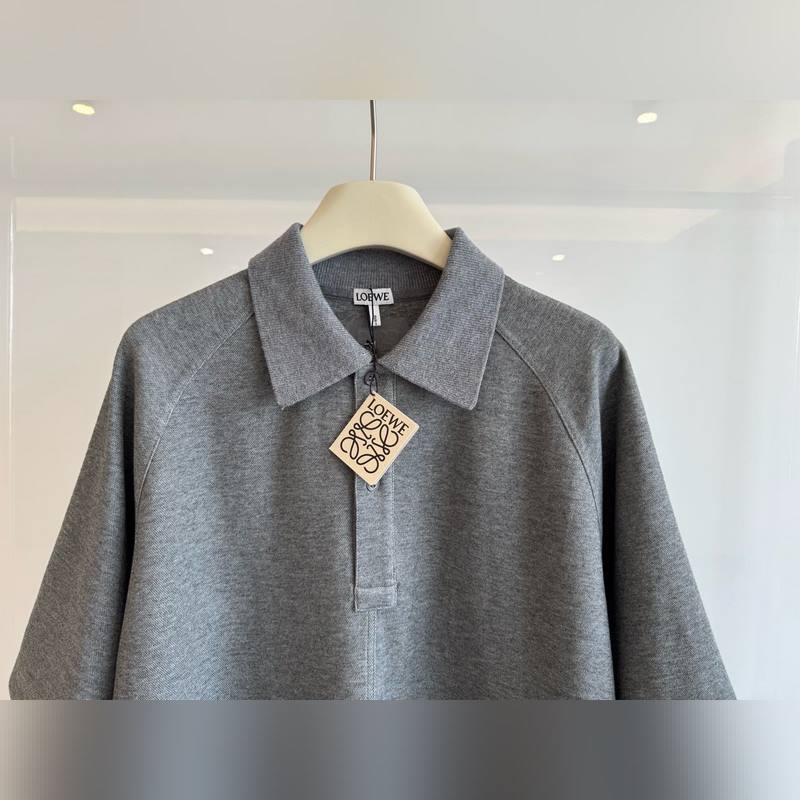 LOEWE 羅意威新款寬松POLO 珠地複合面料 拼接剪裁上身自帶線條感 時尚寬
