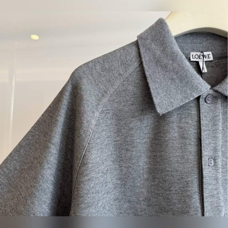 LOEWE 羅意威新款寬松POLO 珠地複合面料 拼接剪裁上身自帶線條感 時尚寬