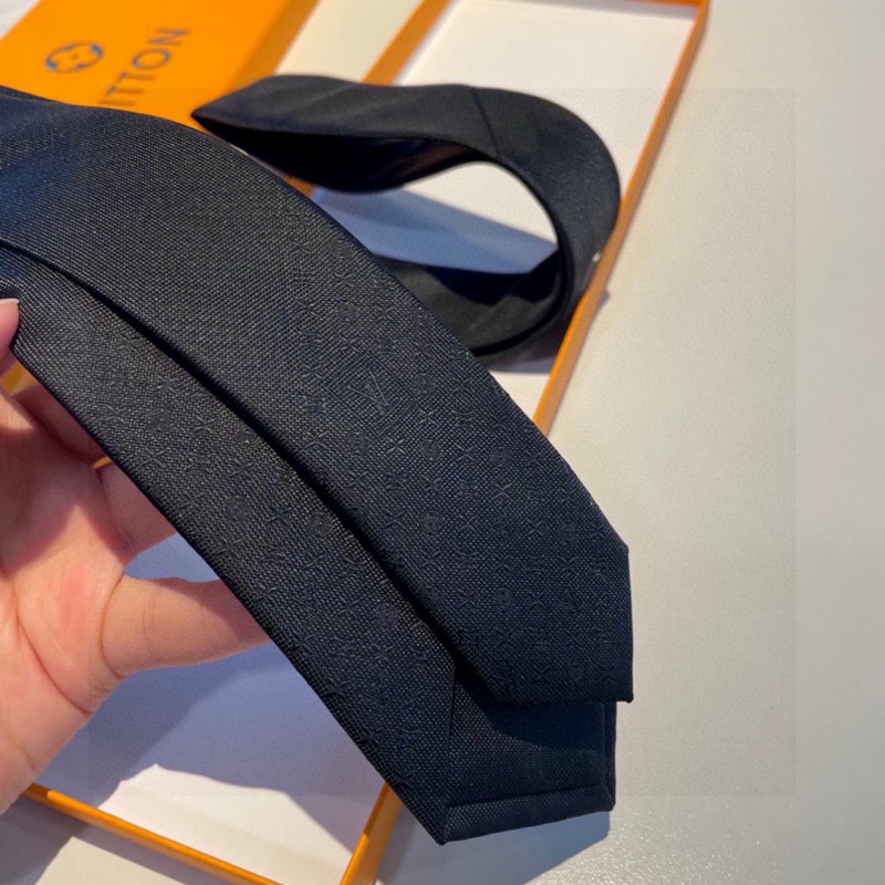 LV字母漸變領(lǐng)帶 ，路易威登經(jīng)典領(lǐng)帶 男士必備單品超時(shí)尚！高端品質(zhì) 版型面料都達(dá)