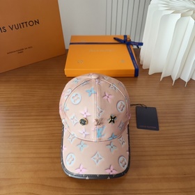 LV路易威登原單刺繡的棒球帽 專櫃熱賣款純棉內裡，輕盈透氣。完美版型，對格精準無