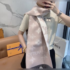 LV (路易威登)Essential Shine 圍巾將金屬纖維織入 Monog