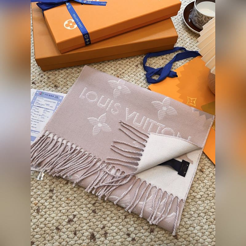 LV (路易威登)Essential Shine 圍巾將金屬纖維織入 Monog