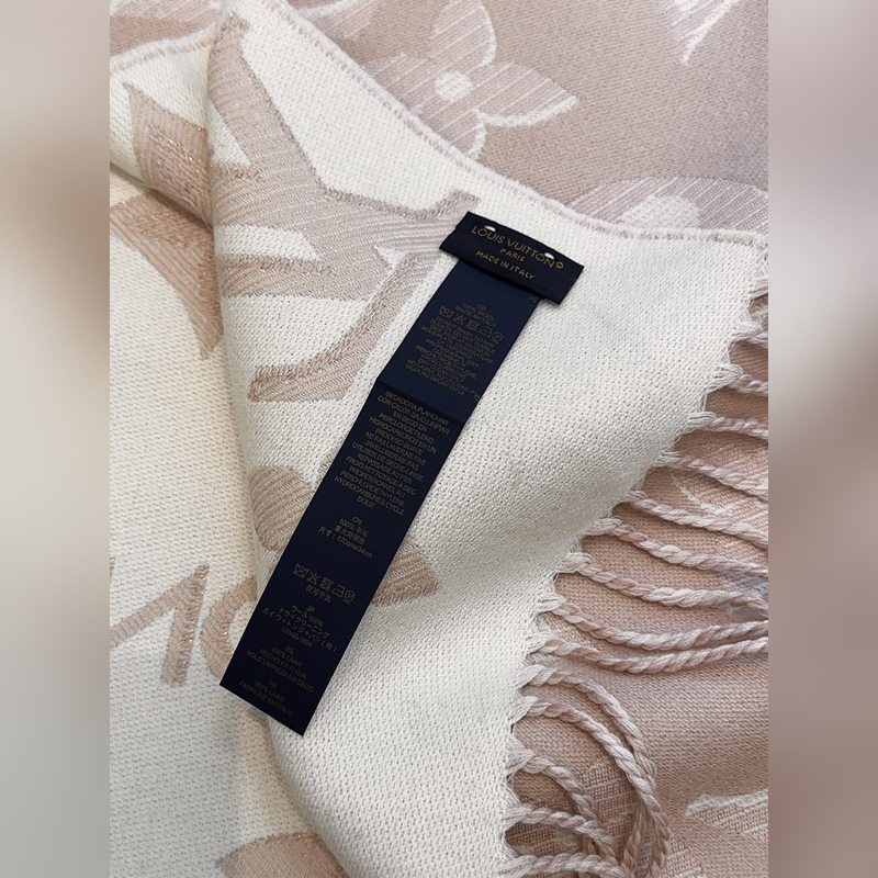 LV (路易威登)Essential Shine 圍巾將金屬纖維織入 Monog