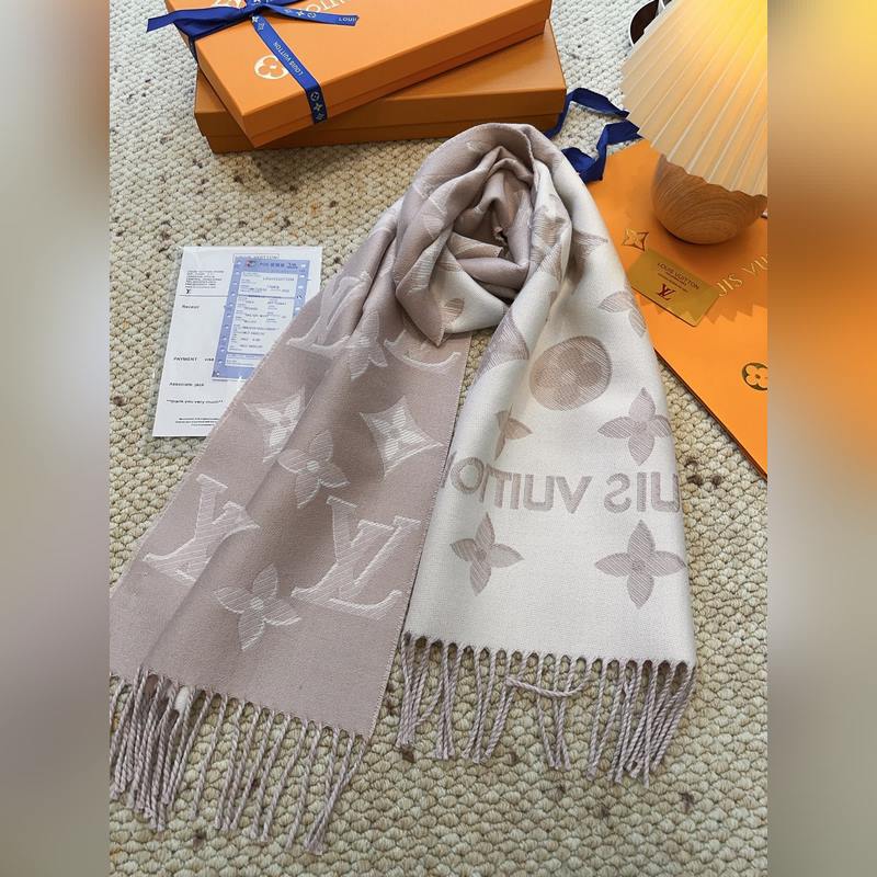 LV (路易威登)Essential Shine 圍巾將金屬纖維織入 Monog