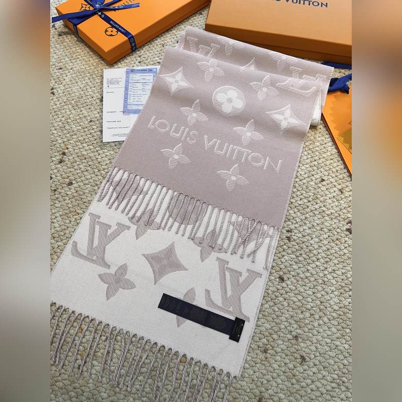 LV (路易威登)Essential Shine 圍巾將金屬纖維織入 Monog