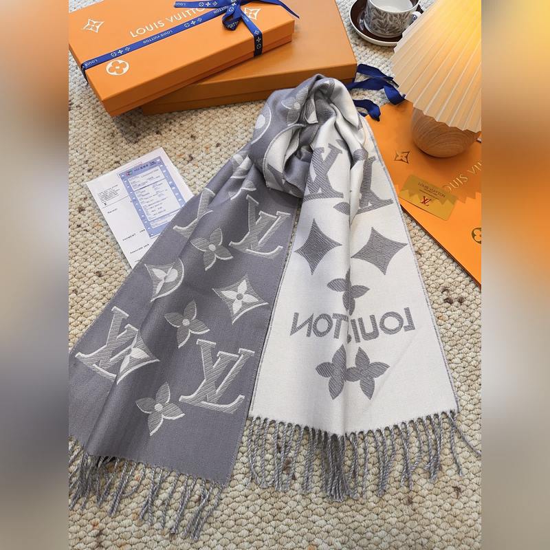 LV (路易威登)Essential Shine 圍巾將金屬纖維織入 Monog