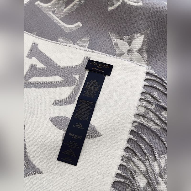 LV (路易威登)Essential Shine 圍巾將金屬纖維織入 Monog