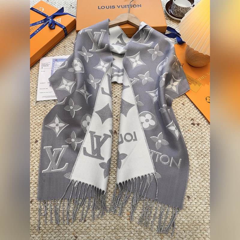 LV (路易威登)Essential Shine 圍巾將金屬纖維織入 Monog