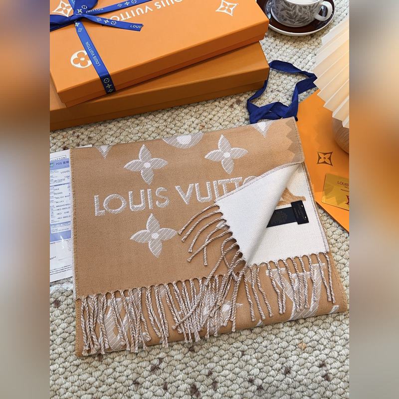 LV (路易威登)Essential Shine 圍巾將金屬纖維織入 Monog