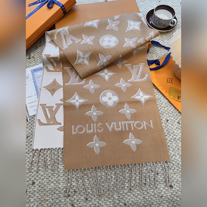 LV (路易威登)Essential Shine 圍巾將金屬纖維織入 Monog
