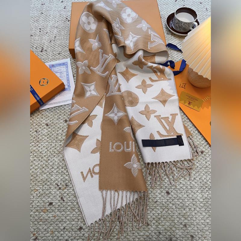 LV (路易威登)Essential Shine 圍巾將金屬纖維織入 Monog