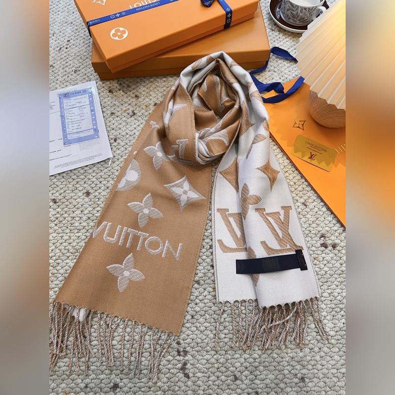 LV (路易威登)Essential Shine 圍巾將金屬纖維織入 Monog