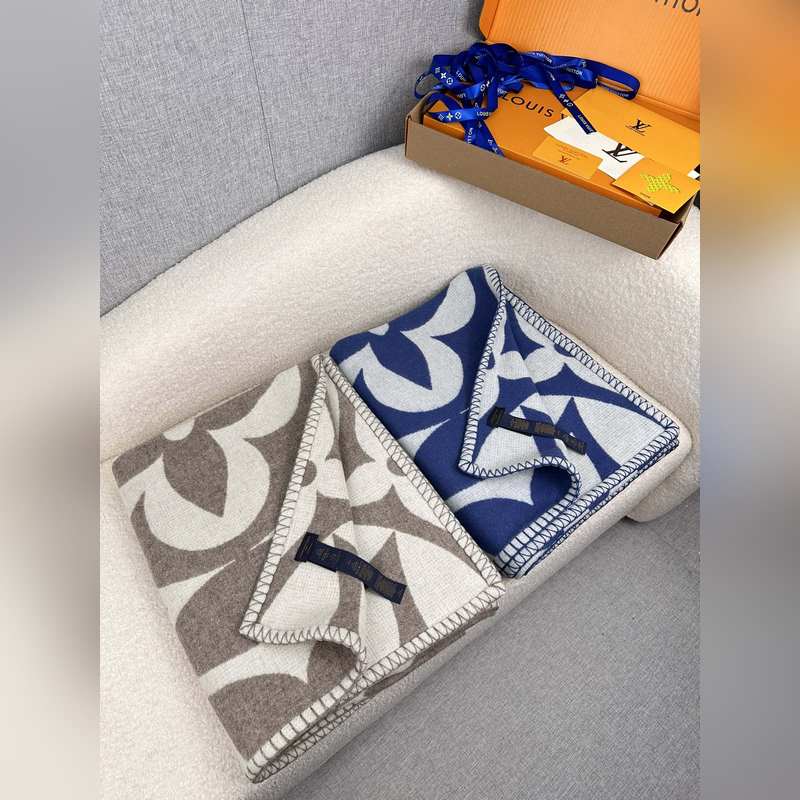 LOUIS VUITTON(路易威登)女士lv medallion 毯子：LVM