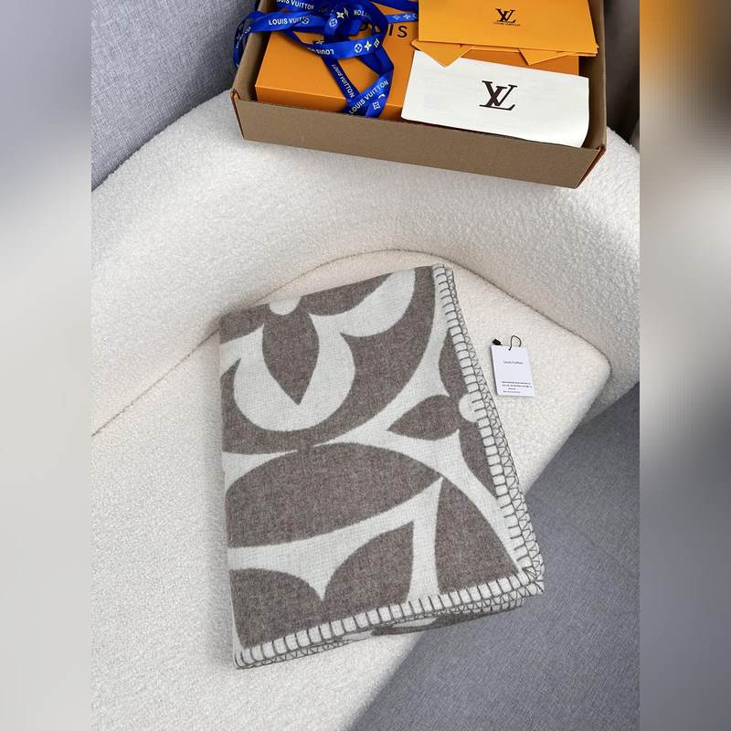 LOUIS VUITTON(路易威登)女士lv medallion 毯子：LVM