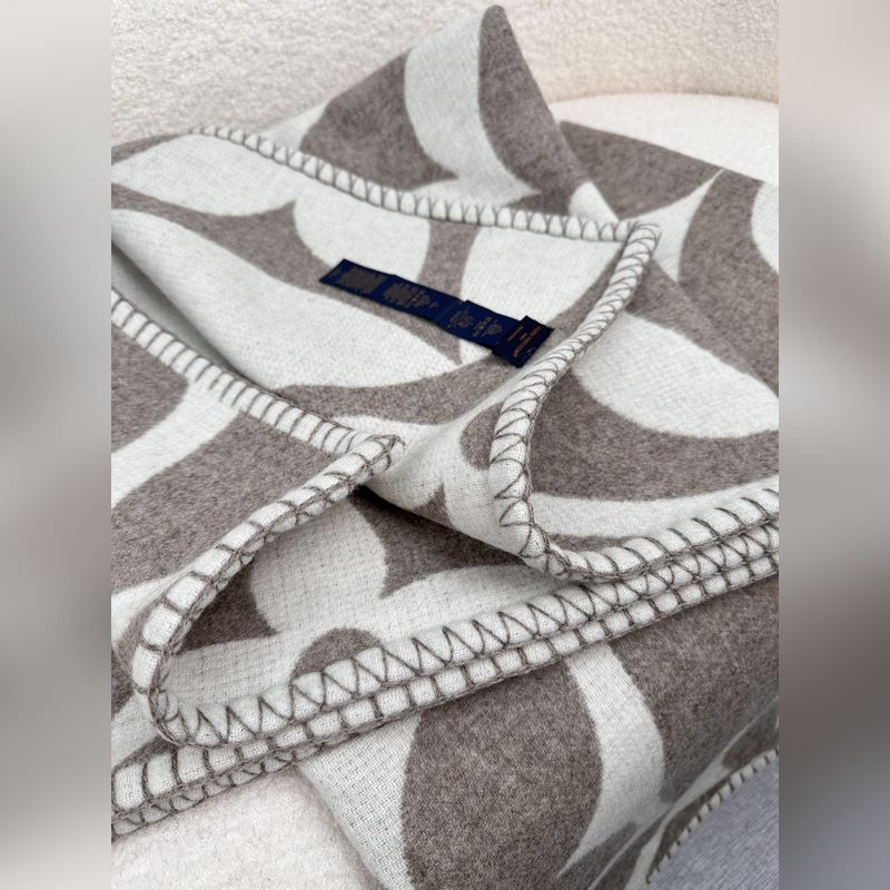 LOUIS VUITTON(路易威登)女士lv medallion 毯子：LVM