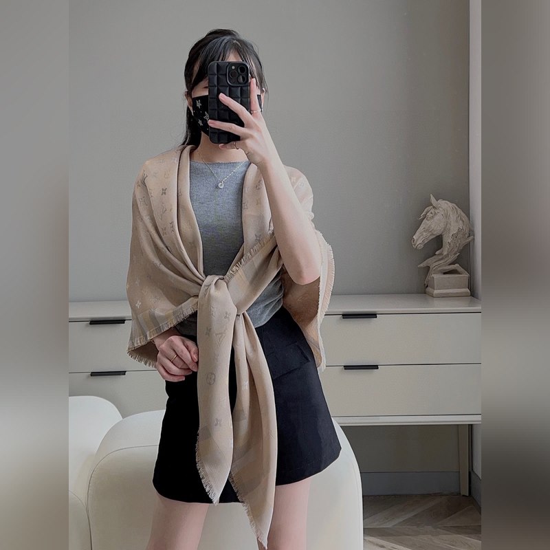 最好的LV！品質絕了，被QC 潛規則 的LV最最經典披肩。正規單才會有這麼多的顔