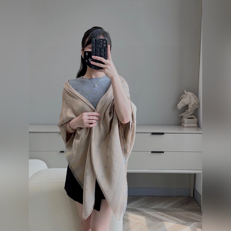 最好的LV！品質絕了，被QC 潛規則 的LV最最經典披肩。正規單才會有這麼多的顔