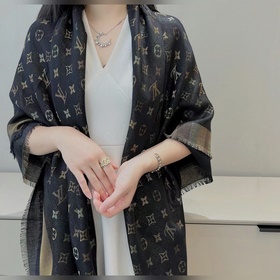 最好的LV！品質(zhì)絕了，被QC 潛規(guī)則 的LV最最經(jīng)典披肩。正規(guī)單才會(huì)有這麼多的顔