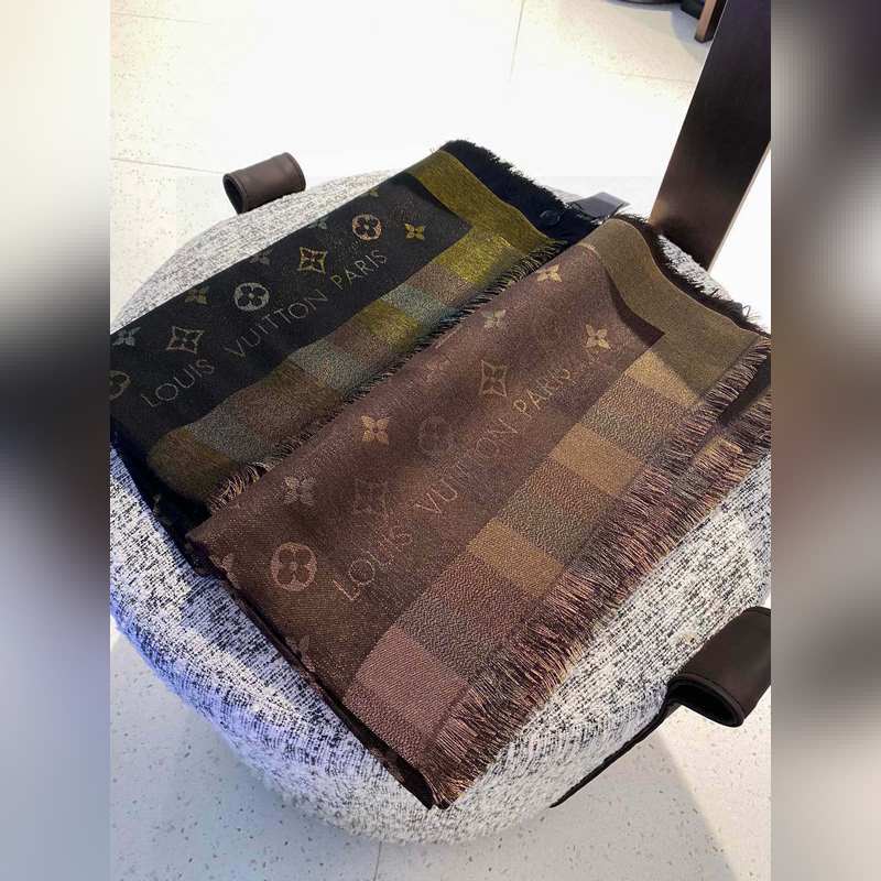 最好的LV！品質絕了，被QC 潛規則 的LV最最經典披肩。正規單才會有這麼多的顔