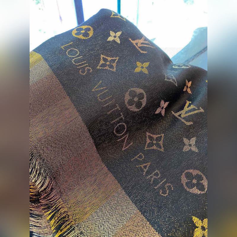 最好的LV！品質絕了，被QC 潛規則 的LV最最經典披肩。正規單才會有這麼多的顔