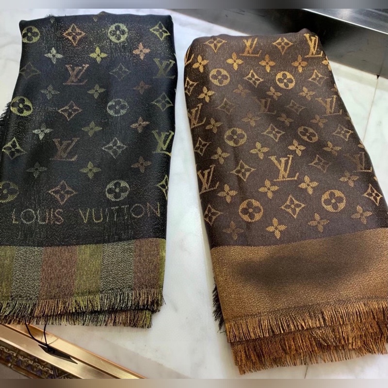 最好的LV！品質絕了，被QC 潛規則 的LV最最經典披肩。正規單才會有這麼多的顔