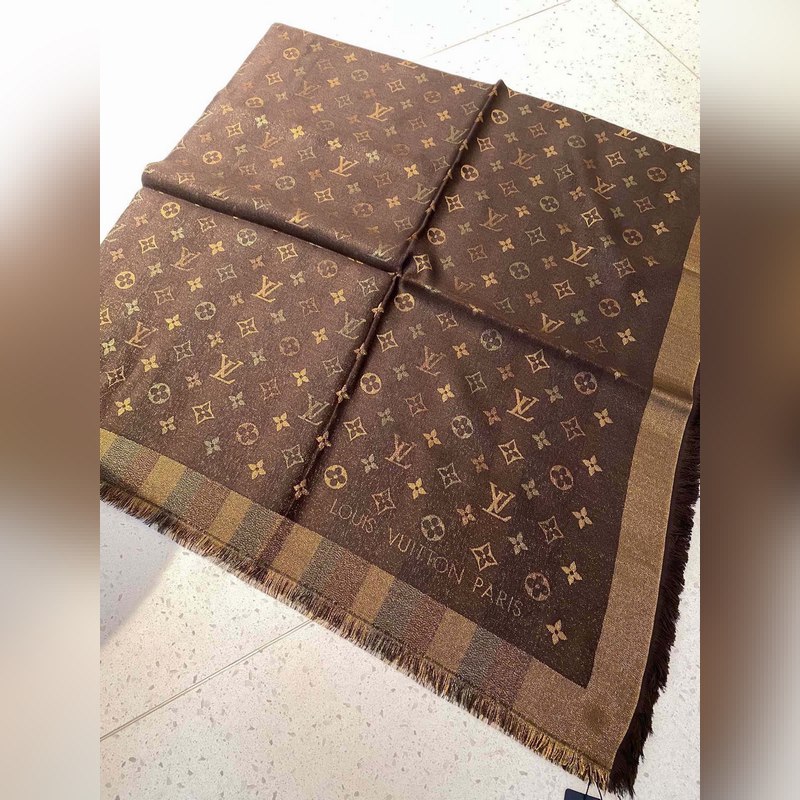 最好的LV！品質絕了，被QC 潛規則 的LV最最經典披肩。正規單才會有這麼多的顔