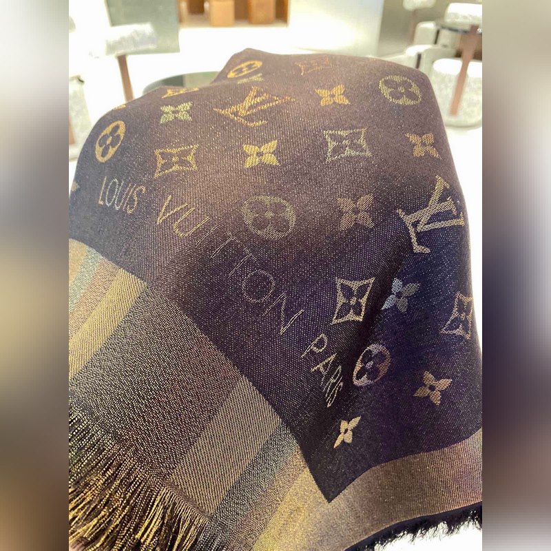 最好的LV！品質(zhì)絕了，被QC 潛規(guī)則 的LV最最經(jīng)典披肩。正規(guī)單才會有這麼多的顔