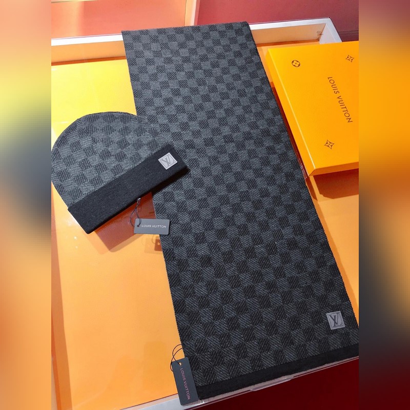 經典LV棋盤格羊毛 圍巾+帽子 這款柔軟的羊毛圍巾運用精細的針織技術編織出經典的