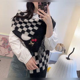 L新款櫻桃圍巾 好看的要瘋掉了，太有型太有魅力了 非常斯文時(shí)尚的秋冬單品！真的