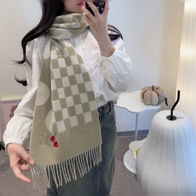 L新款櫻桃圍巾 好看的要瘋掉了，太有型太有魅力了 非常斯文時(shí)尚的秋冬單品！真的