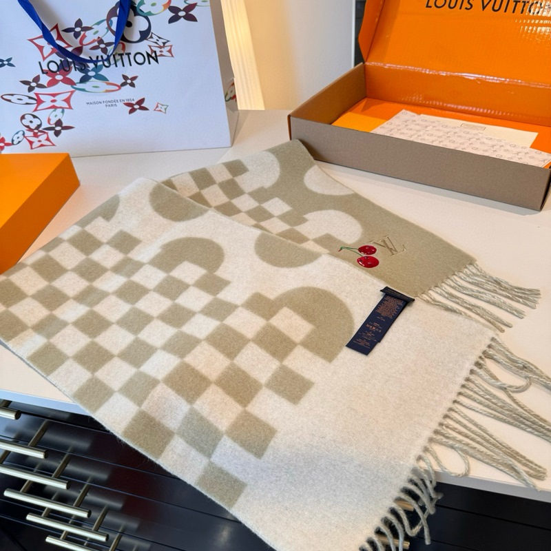 L新款櫻桃圍巾 好看的要瘋掉了，太有型太有魅力了 非常斯文時尚的秋冬單品！真的