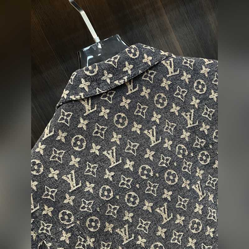 LV 2026ss早秋新款發布 Louis Vuitton翻領夾克外套，字母刺