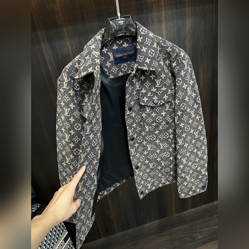 LV 2026ss早秋新款發(fā)布 Louis Vuitton翻領(lǐng)夾克外套，字母刺