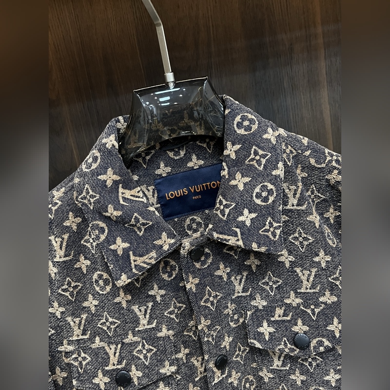 LV 2026ss早秋新款發(fā)布 Louis Vuitton翻領(lǐng)夾克外套，字母刺