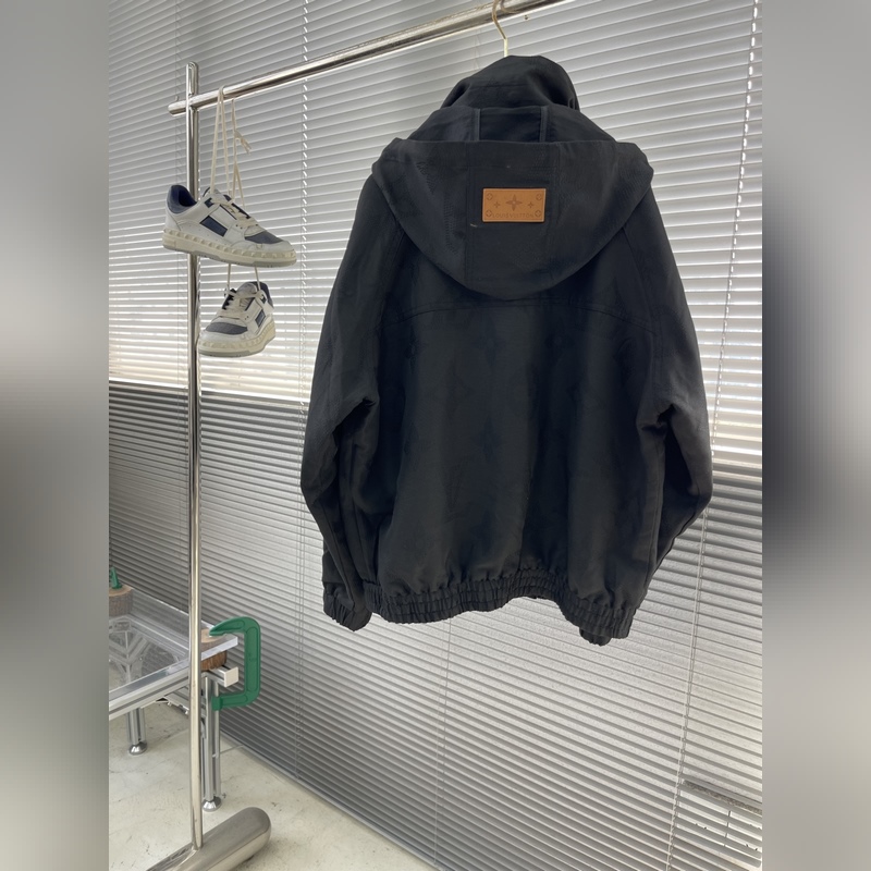 -Louis Vuitton 25年秋季新款?yuàn)A克 定制面料輔料配件，整體刺繡印