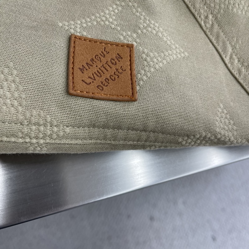 -Louis Vuitton 25年秋季新款夾克 定制面料輔料配件，整體刺繡印