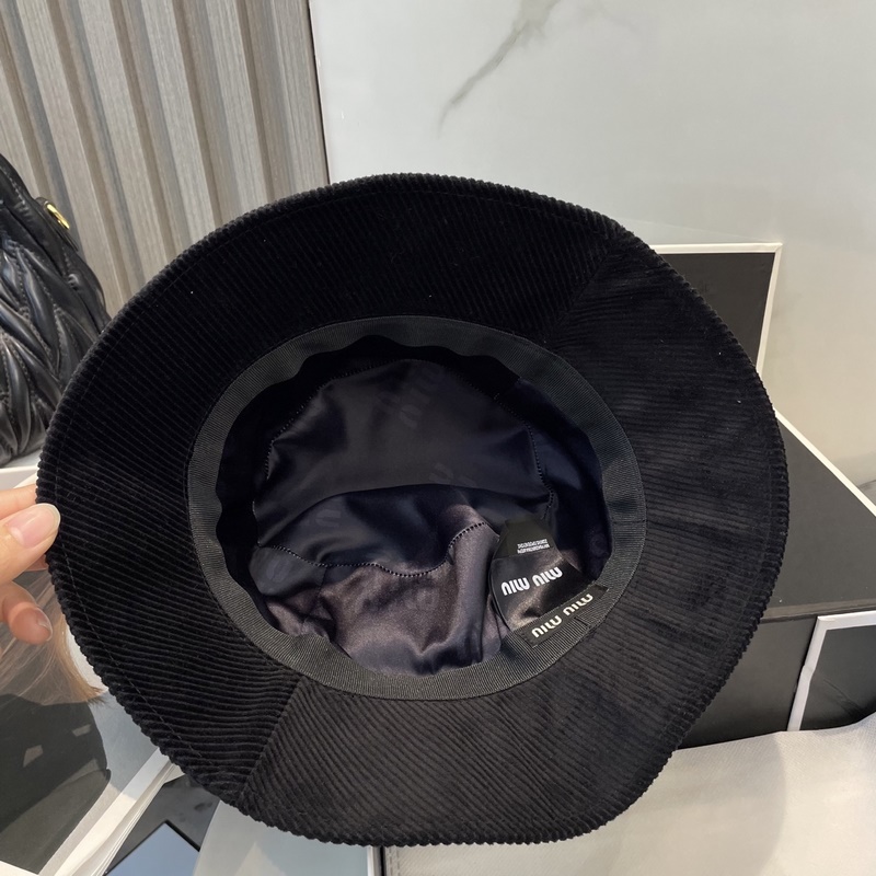 miumiu繆繆限定新款燈芯絨漁夫帽，棒球帽，燈芯絨紋理漁夫 非常耐看的一款漁夫