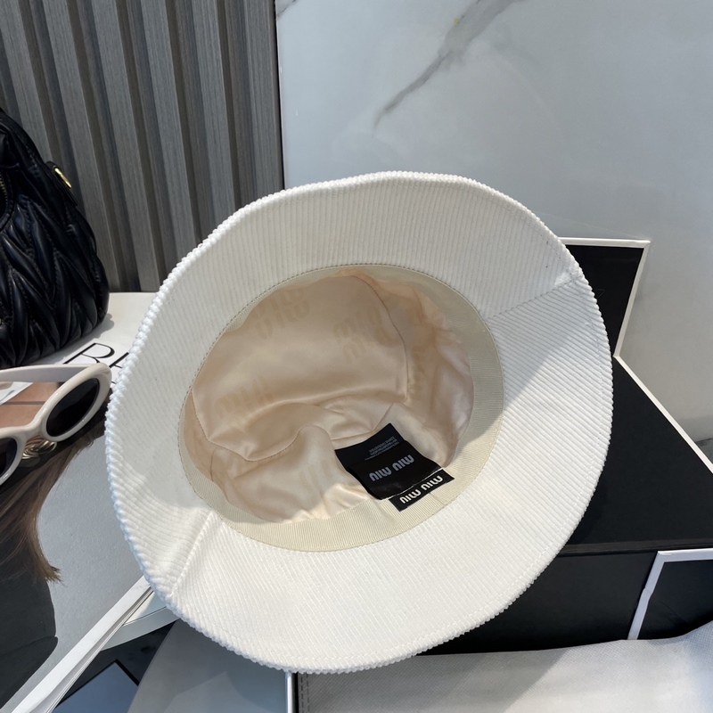 miumiu繆繆限定新款燈芯絨漁夫帽，棒球帽，燈芯絨紋理漁夫 非常耐看的一款漁夫