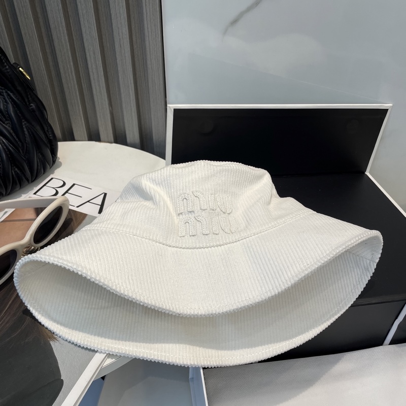 miumiu繆繆限定新款燈芯絨漁夫帽，棒球帽，燈芯絨紋理漁夫 非常耐看的一款漁夫