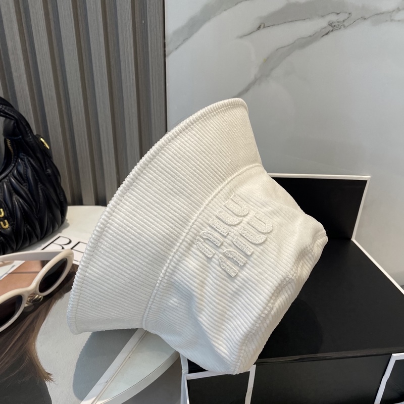 miumiu繆繆限定新款燈芯絨漁夫帽，棒球帽，燈芯絨紋理漁夫 非常耐看的一款漁夫